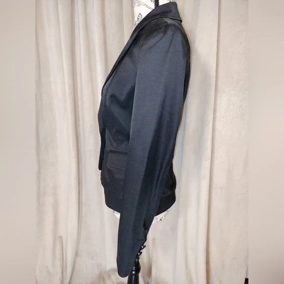 EUC! bebe Classic Black Satin Women's Blazer. Size 6 - Picture 4 of 8